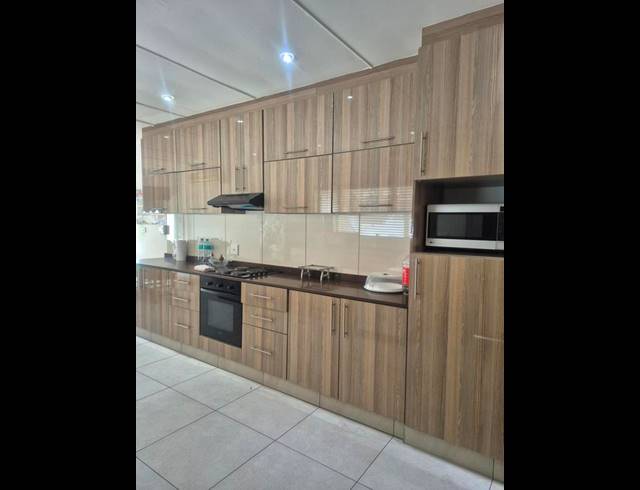 5 BEDROOM PROPERTY TO RENT IN HERRWOOD PARK